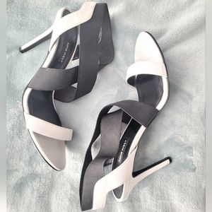 Nine West Open Toe White & Black Crisscrossing Stretch Strap Heel Size 9